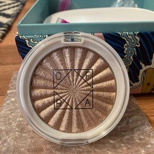 Ofra Cosmetics Highlighter